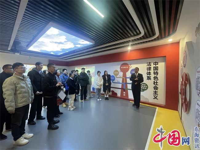 点击图片翻到下一页>> 电竞app师生与宪法的故事:知法于心 守法于行