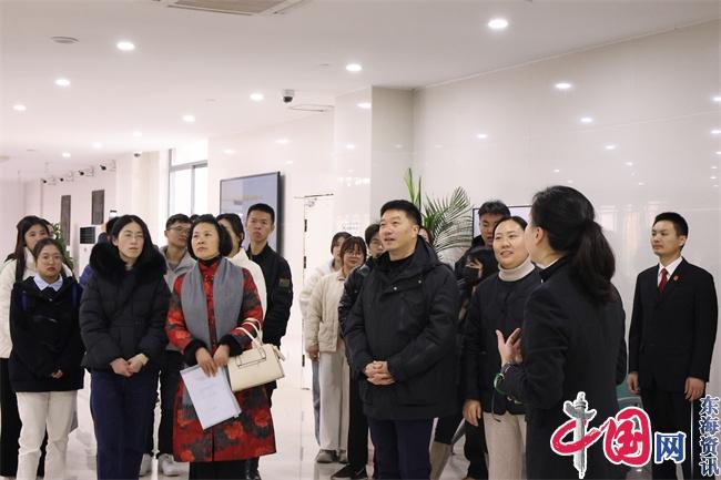 点击图片翻到下一页>> 电竞app师生与宪法的故事:知法于心 守法于行